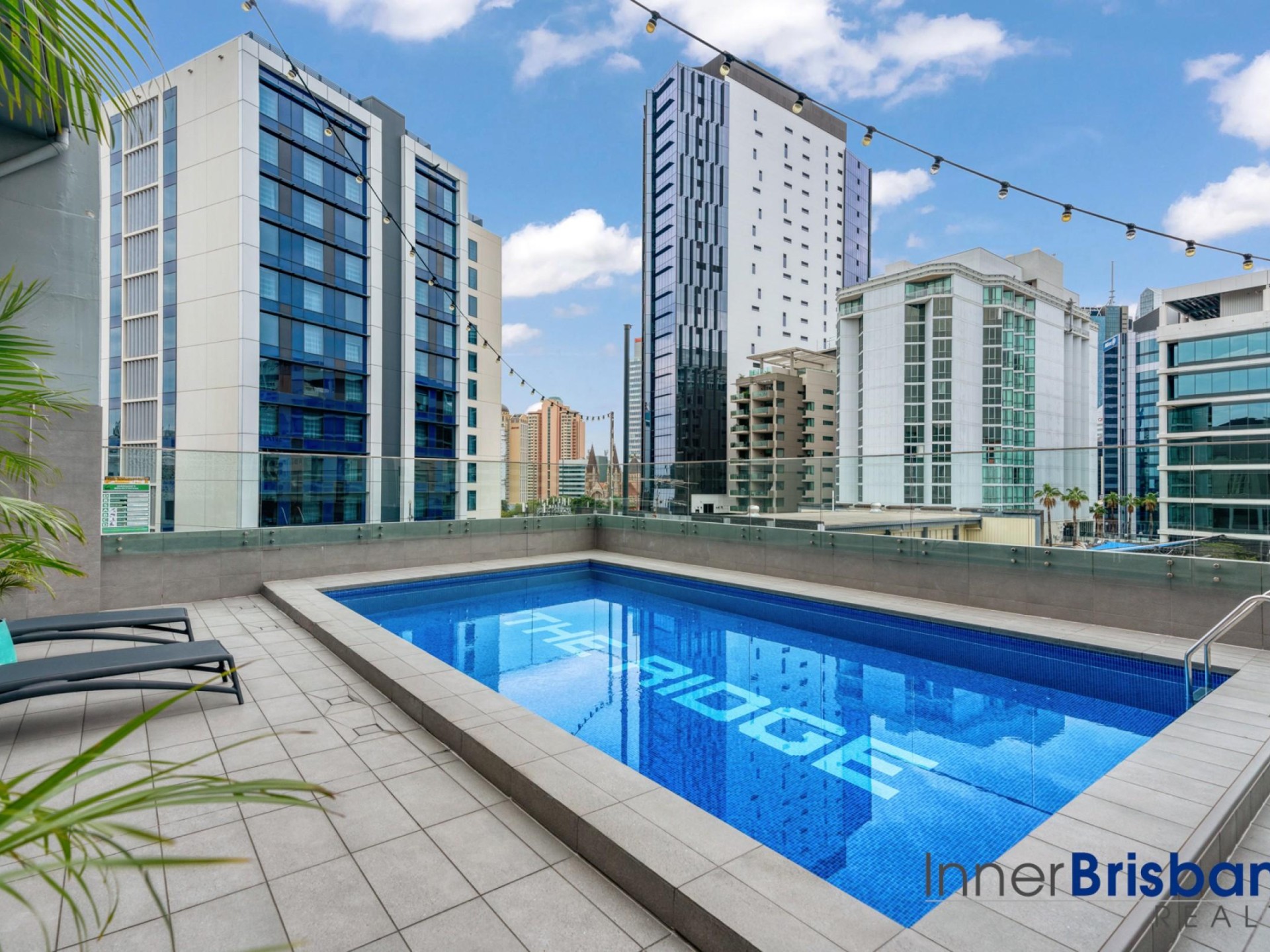 Fully Furnished Studio Apartment with Carpark!