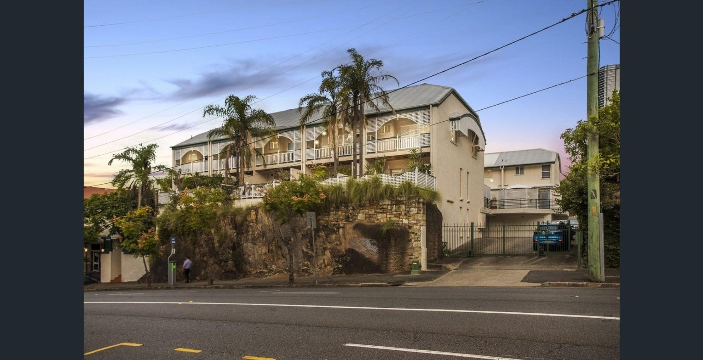 Unfurnished - Spaciouse Townhouse  |   Centrally Located | 2Car Lockup